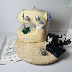 Vintage 2004‎ Small World Toys Make It Sew Kids Safe Portable Sewing Machine New
